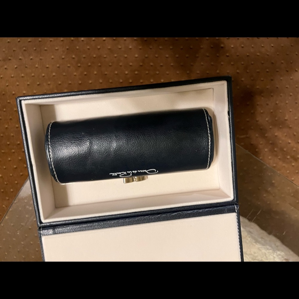 Oscar De la Renta wood frame sunglasses comes storage box & case with brown tint - Picture 4 of 9